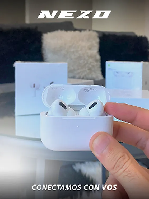 AirPods Pro fuera de la caja, en la mano